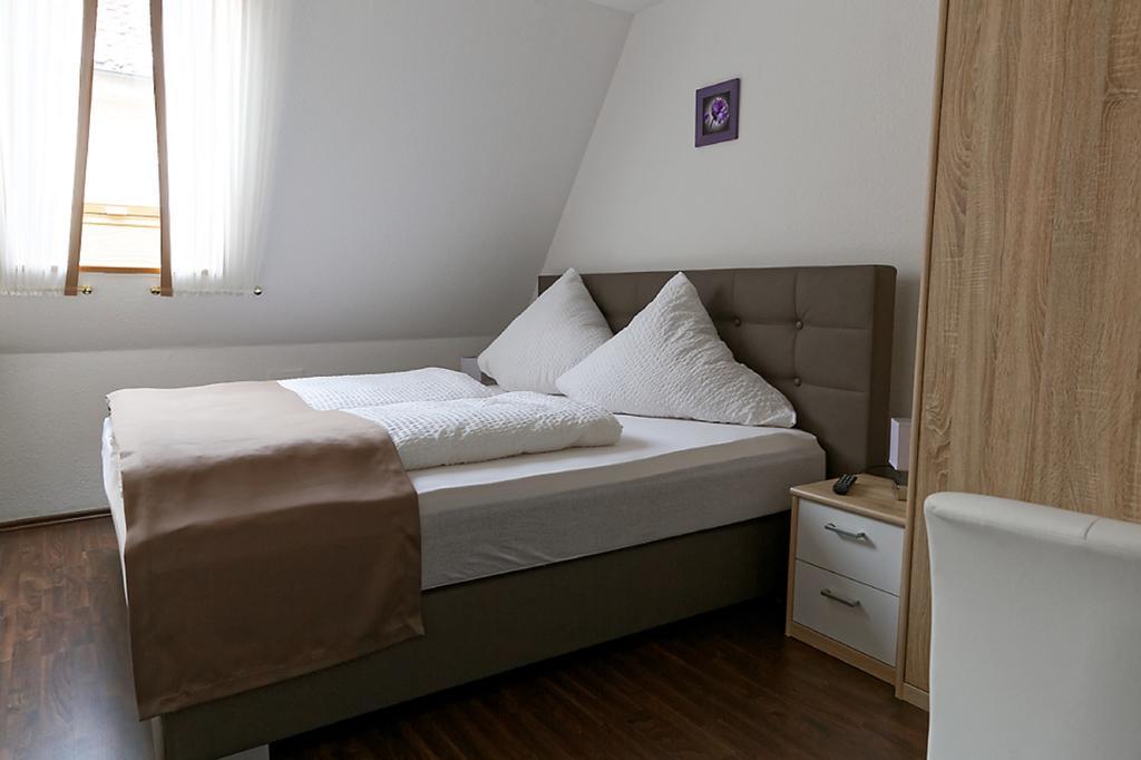 Hotel Huettl - Garni Вормс Номер фото